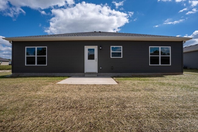 Building Photo - BRAND NEW 3 BEDROOM HOME WITH 3 CAR GARAGE