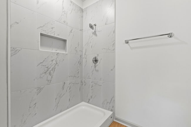 Building Photo - 106 Summer St