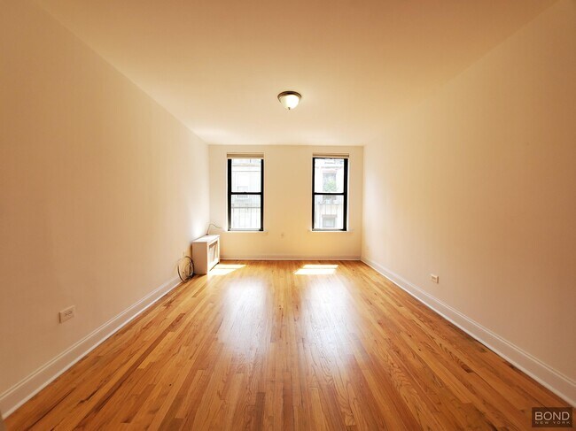 Building Photo - 226 E 89th St