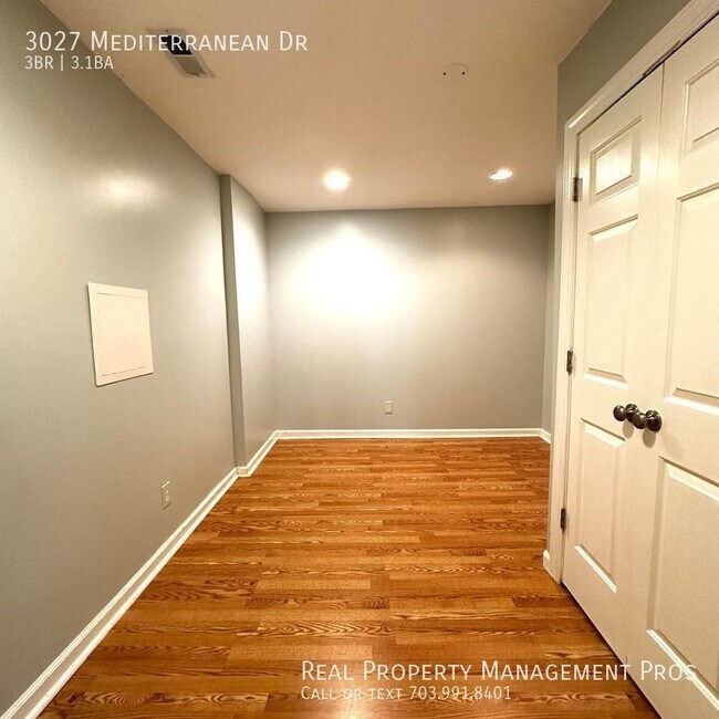 Building Photo - 3027 Mediterranean Dr