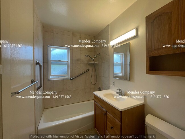 Building Photo - Charming 2 bd / 1 bth Apartment Nestled in...