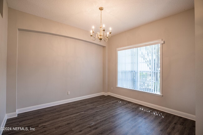 Building Photo - 6567 Chester Park Dr