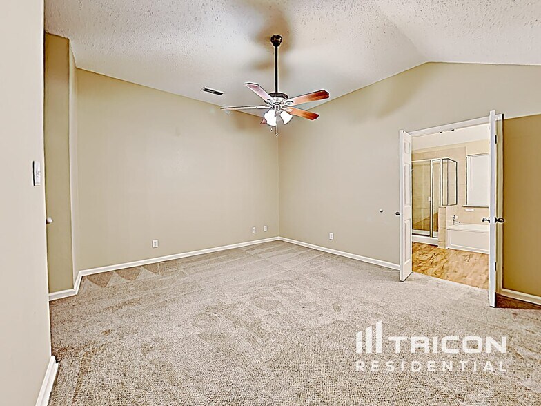 Building Photo - 2545 Clovermeadow Dr