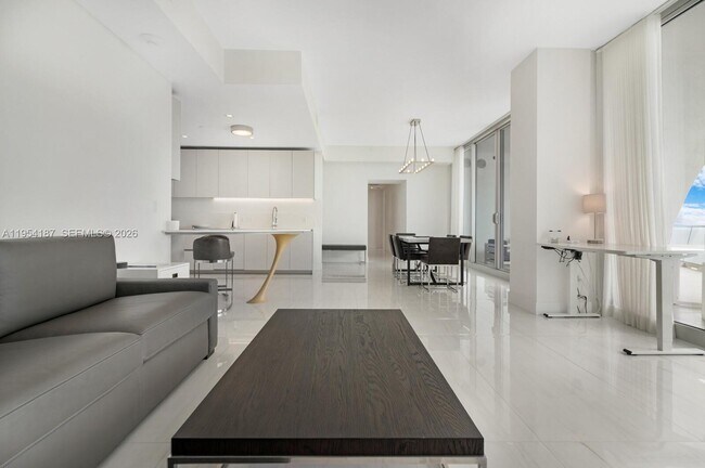 Building Photo - 16901 Collins Ave