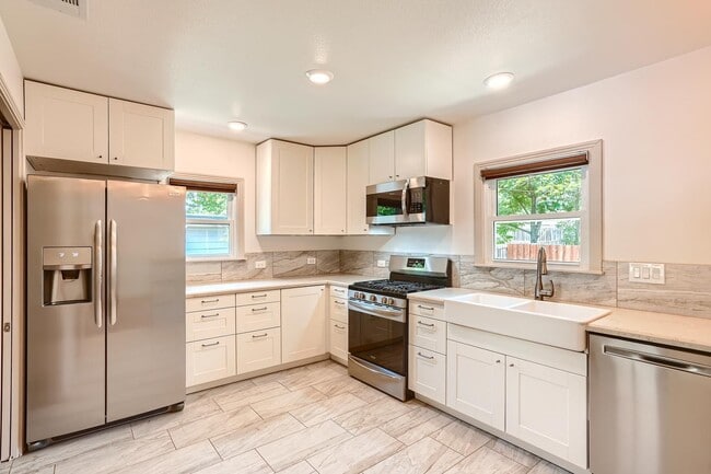 Building Photo - Updated Highland home with mid-century charm