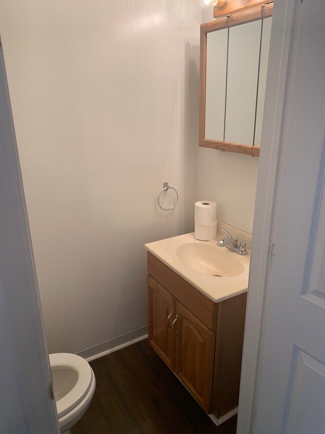 Building Photo - Two Bedroom/1.5 Bath in the Heart of Mt. W...
