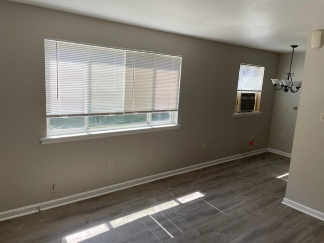 Building Photo - 113 Ridgeway Dr