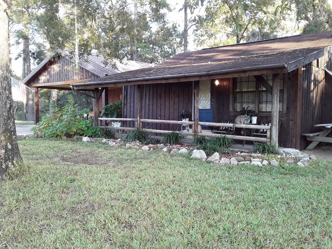 Building Photo - 10827 LA-28