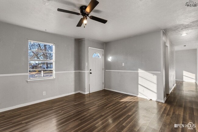 Building Photo - 1411 Deville St
