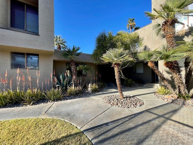 Building Photo - AVAILABLE NOW!! BEAUTIFUL  2 Bed / 2 Bath - Across from The River Shopping Center in RANCHO MIRAGE!
