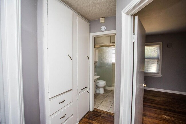 Building Photo - Available Now or for Summer 2025 PreLease!