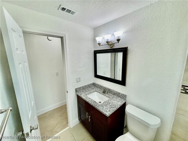 Building Photo - 1409 Palm Way