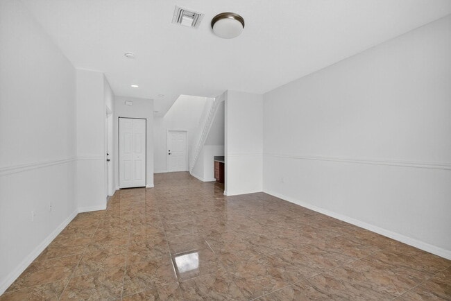 Building Photo - 513 Talia Cir