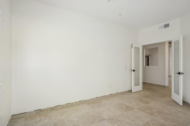 Building Photo - 15050 N Thompson Peak Pkwy