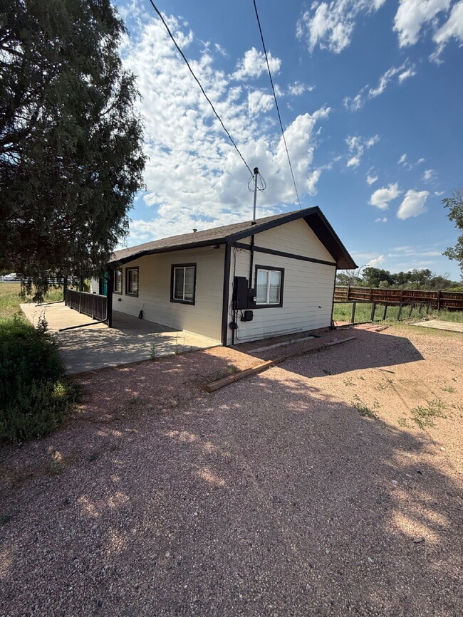 Building Photo - "Charming 2-Bed Oasis in Westminster – Cozy Living"