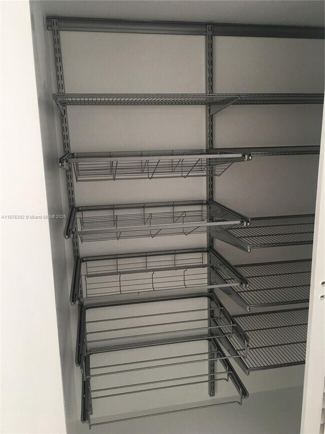 Building Photo - 1408 Brickell Bay Dr