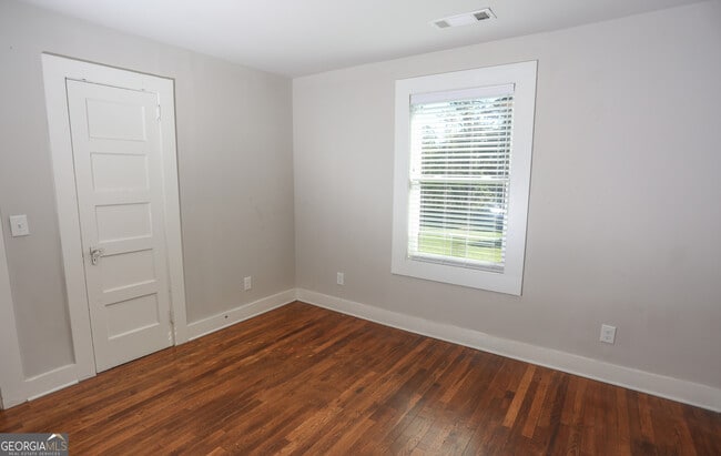 Building Photo - 68 Hayes St