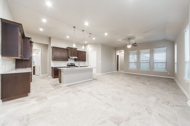Building Photo - 8706 Fox Trail Dr