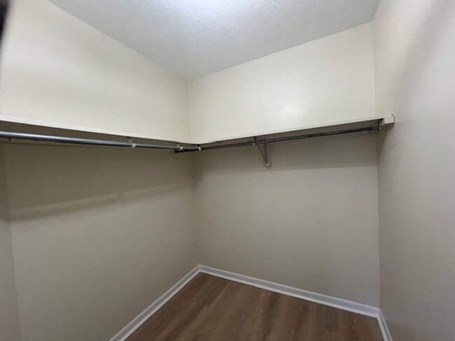 Building Photo - Move In Ready!!