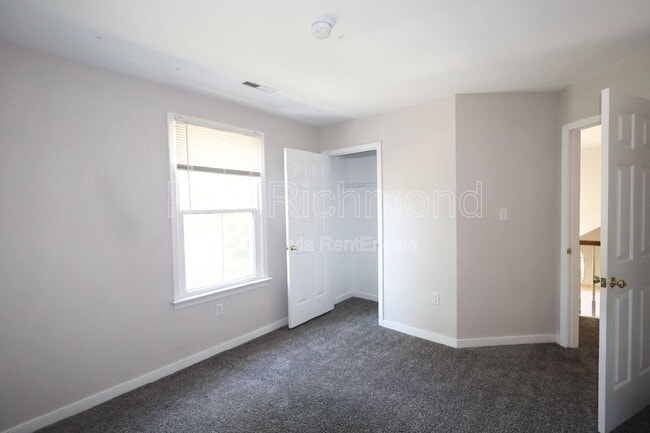 Building Photo - 6004 Manor Park Terrace