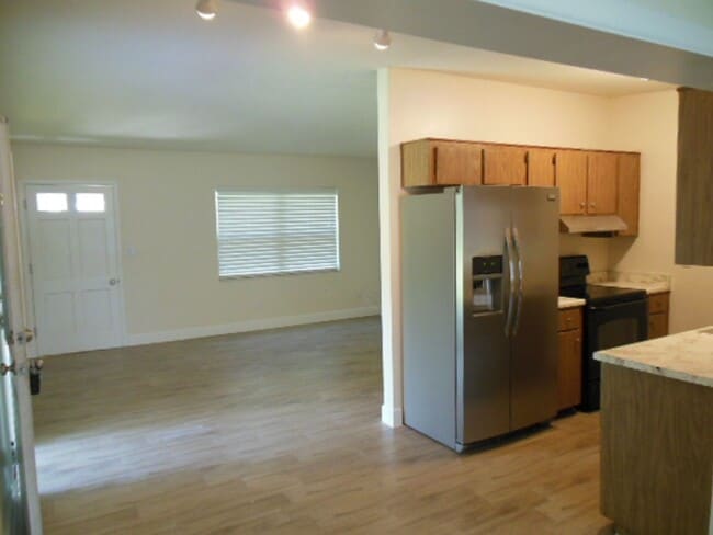 Building Photo - 404 Oakhurst St