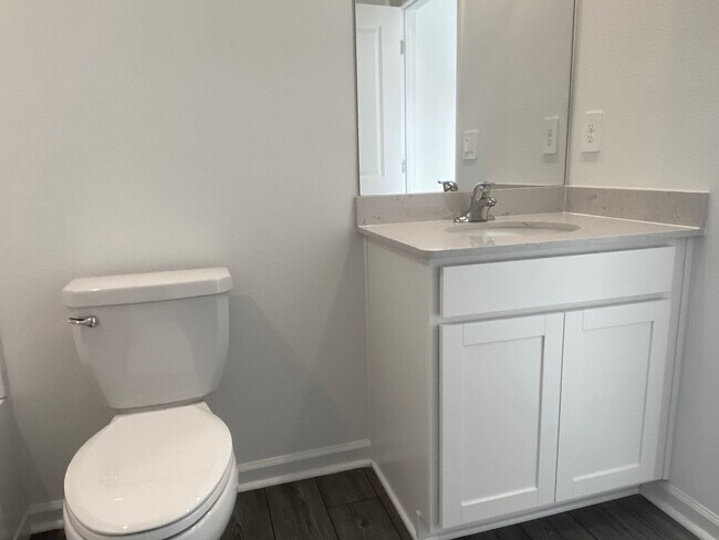 Building Photo - New 3/2.5 End Unit Townhouse!