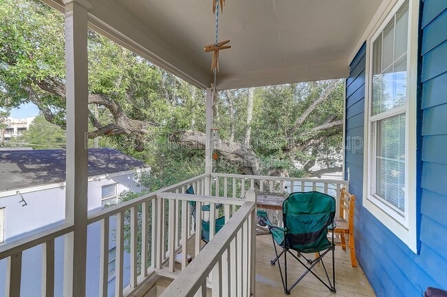 Building Photo - 35 Ashton St