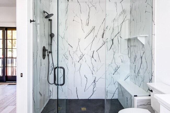 Building Photo - 20 E Redman Ave