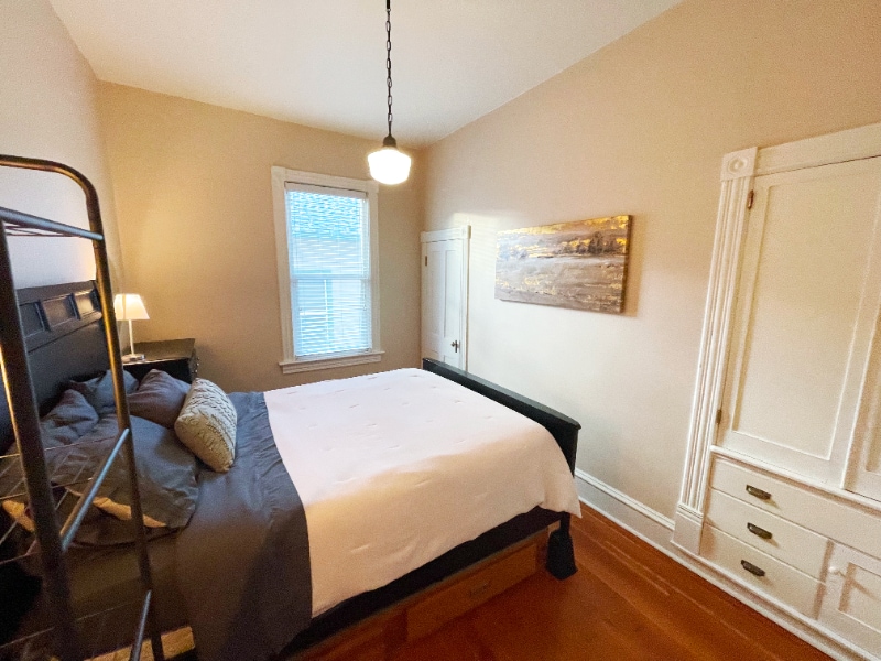 Building Photo - 331 State St