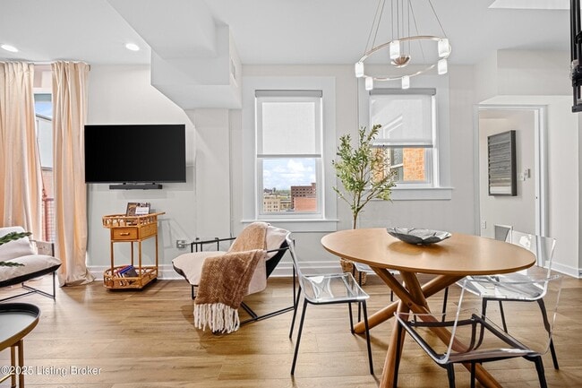 Building Photo - 604 S 3rd St