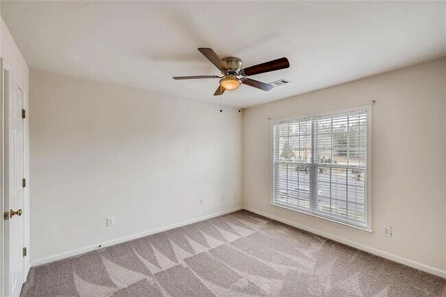 Building Photo - 520 Midhurst Pl