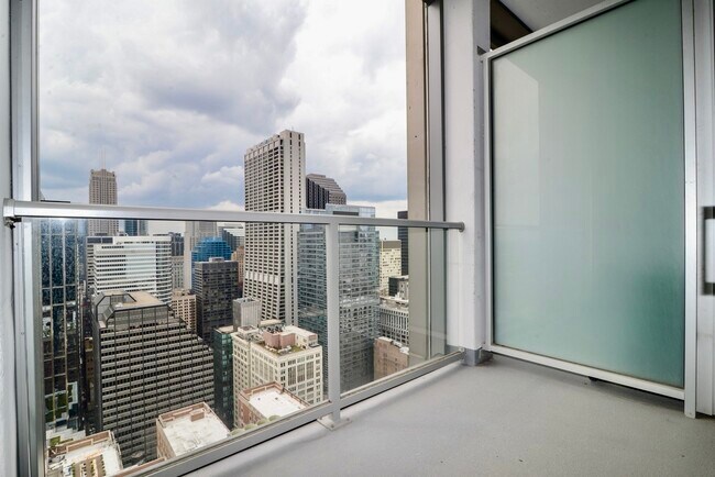 Building Photo - 65 E Monroe St