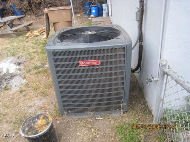 Building Photo - 771 Blaine Ave