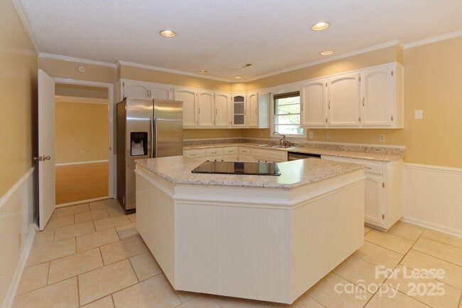 Building Photo - 416 W Pine St