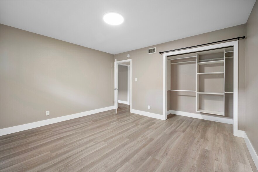 Guest Bedroom - 2303 East Side Dr