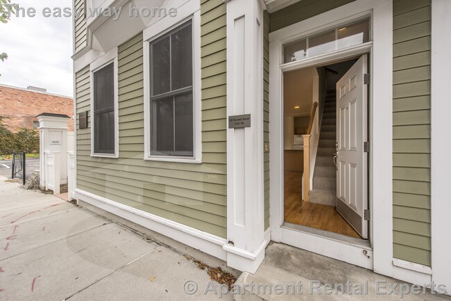 Building Photo - 110 Second St Unit #PH12