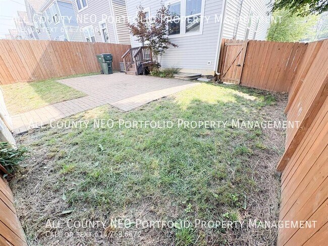 Building Photo - 1383 N Grant Ave