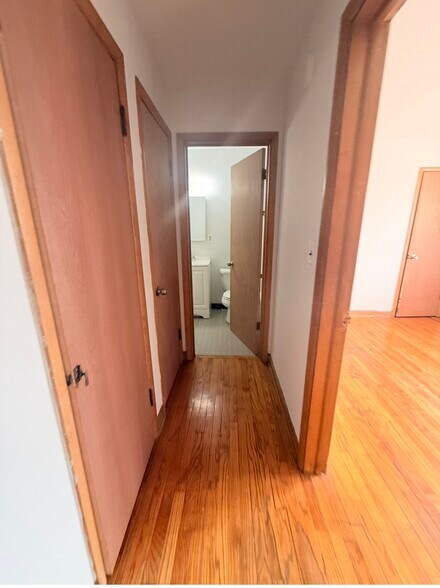 Building Photo - 4002 N Farwell Ave