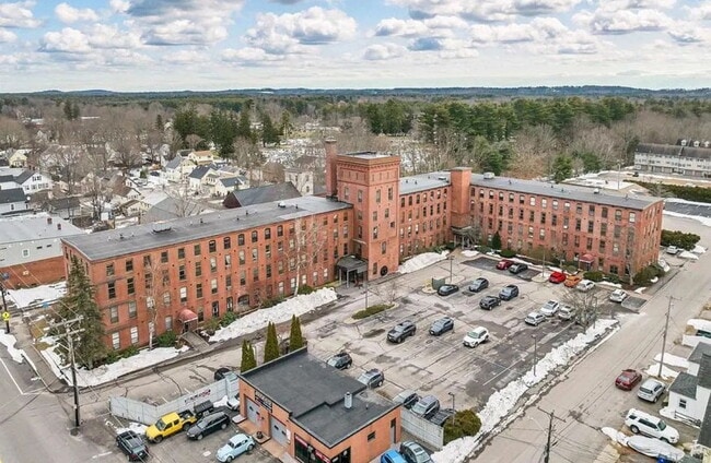 Building Photo - 1 bed 1 bath unit in a historic mill build...