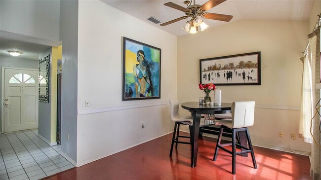 Building Photo - 913 Red Dandy Dr