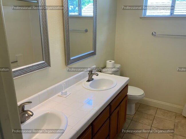 Building Photo - Beautiful Eastside 4 Bedroom, 3 Full baths in quiet neighborhood