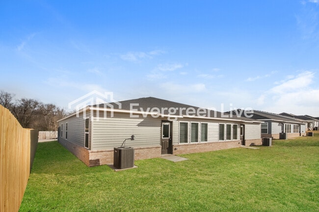 Building Photo - 6603 NW Kathleen St