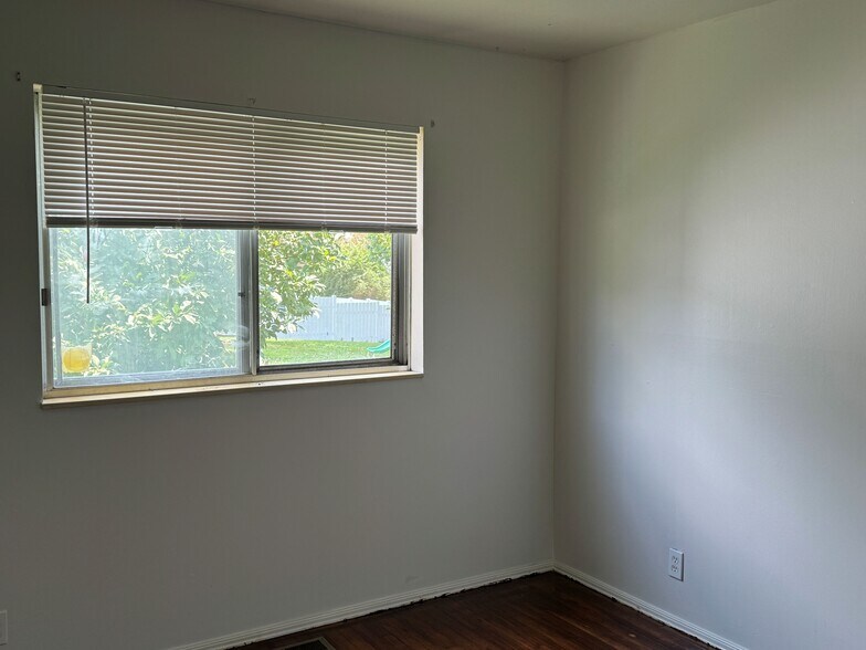 Building Photo - 1617 Somerset Shire Dr