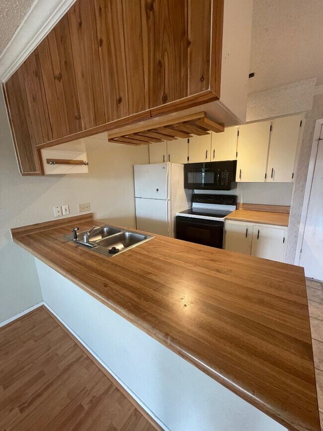 Building Photo - 910 Duncan Ln