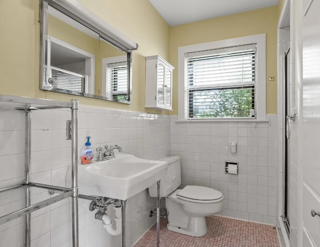 Building Photo - 4920 Lee Ave