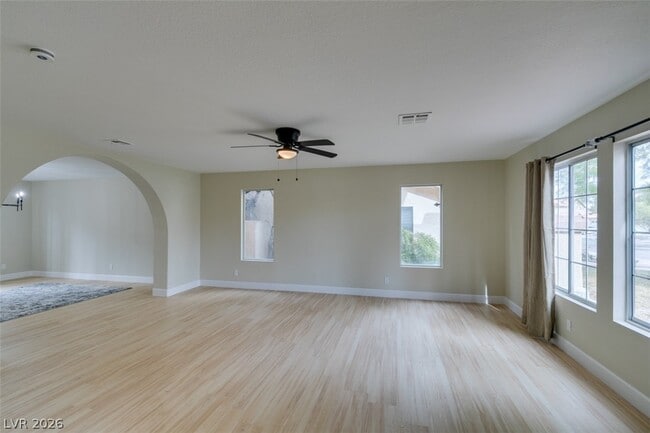 Building Photo - 821 Long Branch Dr