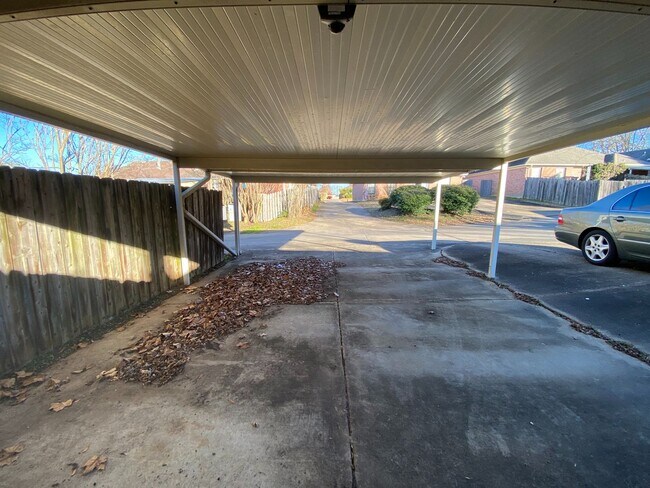 Building Photo - 1607 Salisbury Pl
