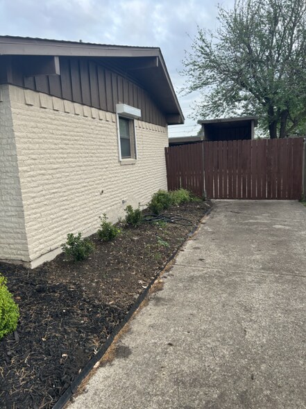 Building Photo - 713 Silverstone Dr