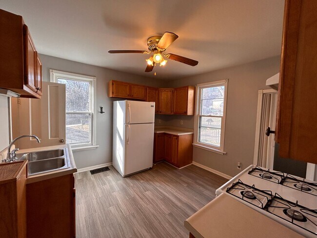 Building Photo - Fabulous 2 Bedroom Home For Rent