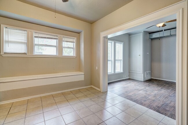 Building Photo - Renovated 3-Bed Gem Minutes from OU & Camp...
